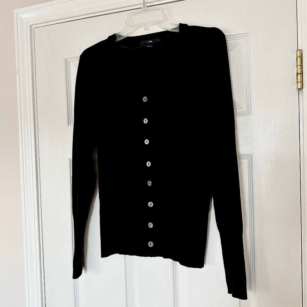 LIKE NEW H&M Basic Cardigan Black